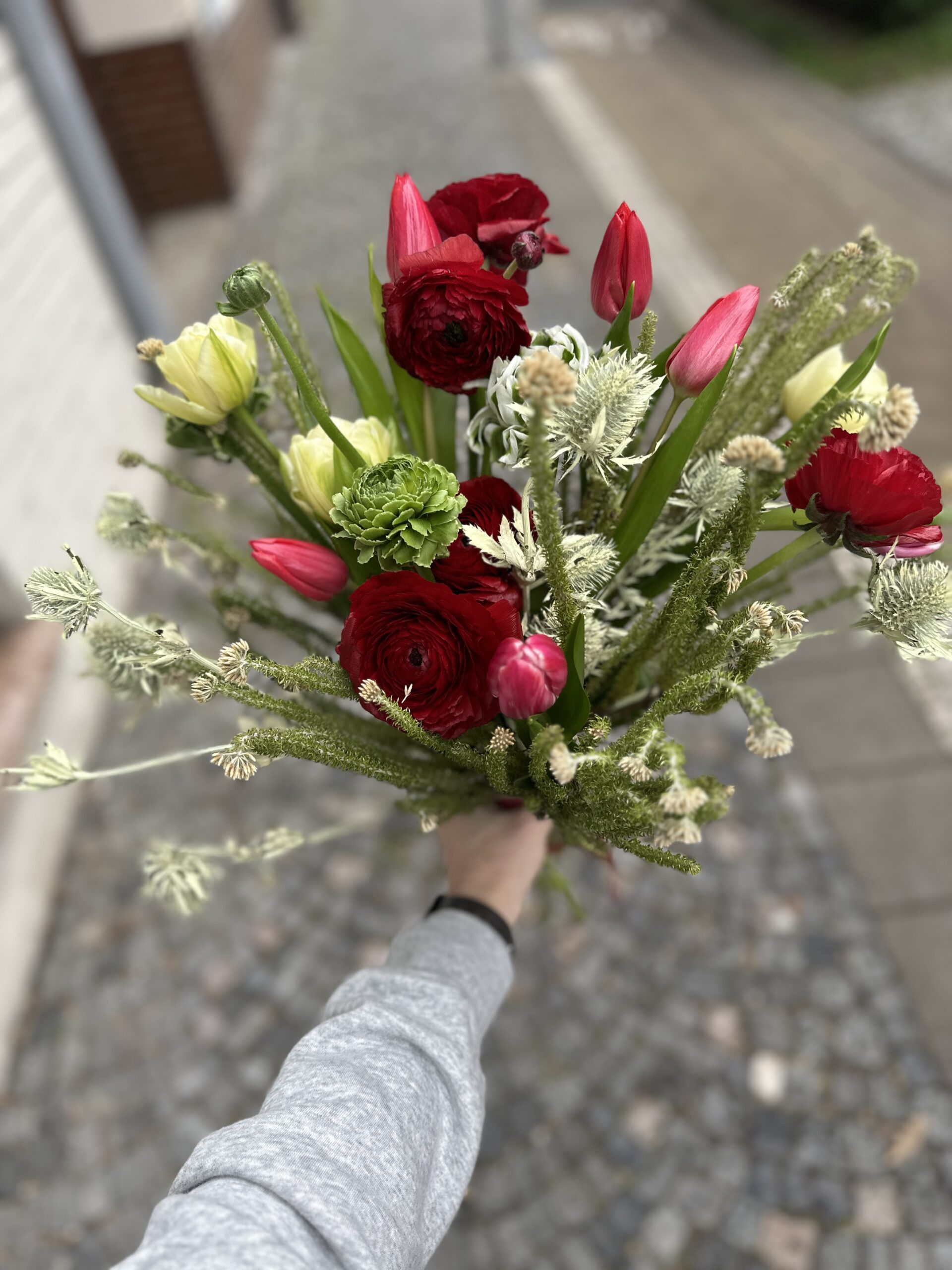 Na louce v Poděbradech, Květiny, sociální sítě, vče na co vzpomeneš