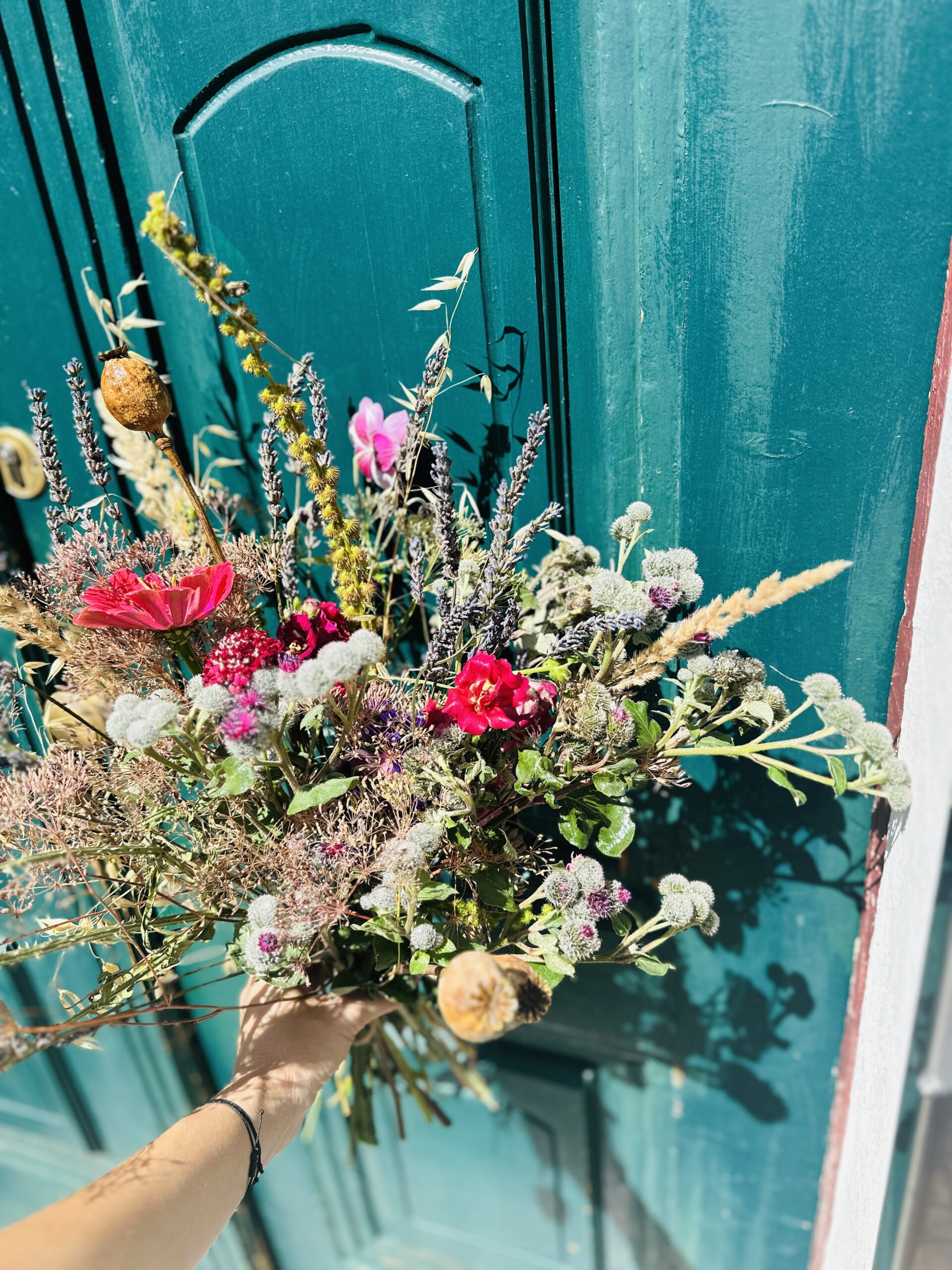 Na louce v Poděbradech, Květiny, sociální sítě, vče na co vzpomeneš