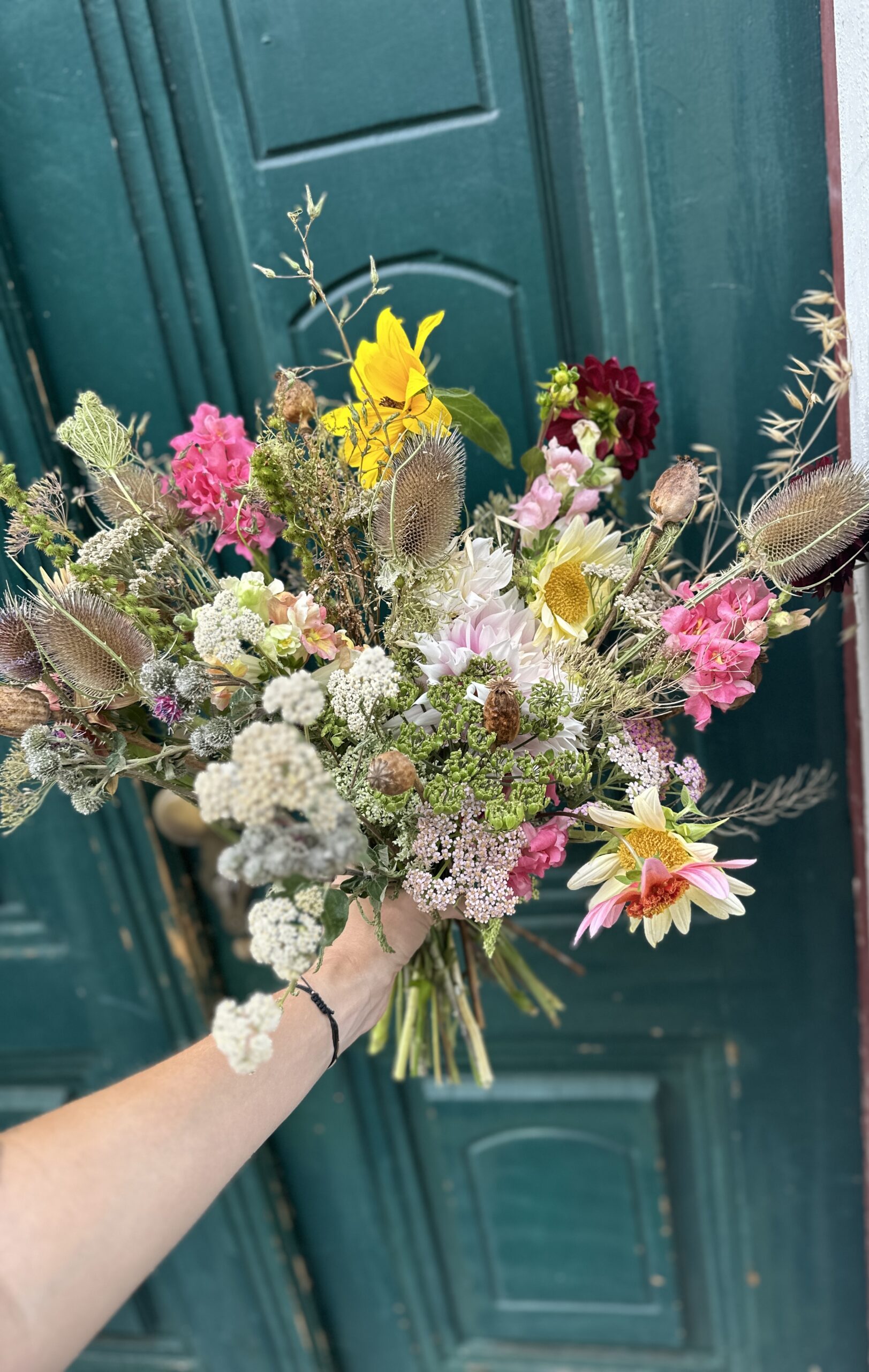 Na louce v Poděbradech, Květiny, sociální sítě, vče na co vzpomeneš